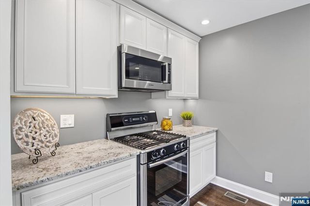 14 Espy Road, Caldwell, NJ 07006