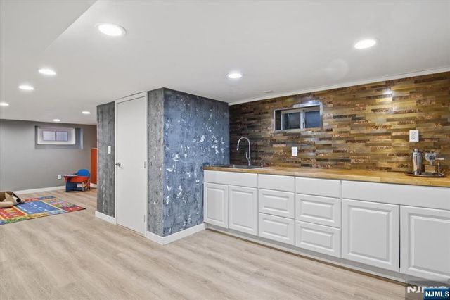 14 Espy Road, Caldwell, NJ 07006