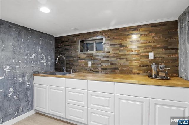 14 Espy Road, Caldwell, NJ 07006