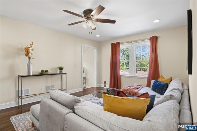 14 Espy Road, Caldwell, NJ 07006