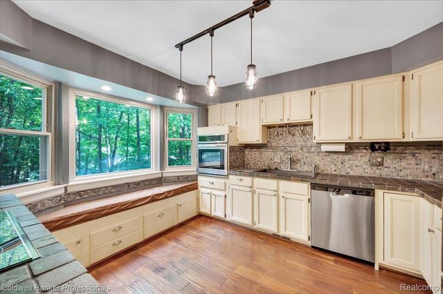 8873 Nepahwin Drive, Independence Charter Township, MI 48348