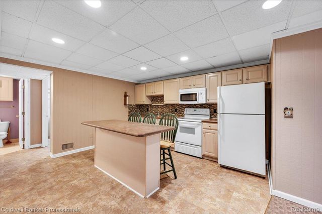 8873 Nepahwin Drive, Independence Charter Township, MI 48348