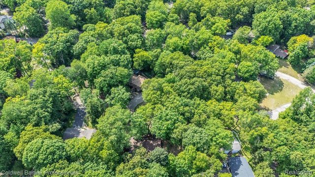 8873 Nepahwin Drive, Independence Charter Township, MI 48348