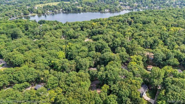 8873 Nepahwin Drive, Independence Charter Township, MI 48348