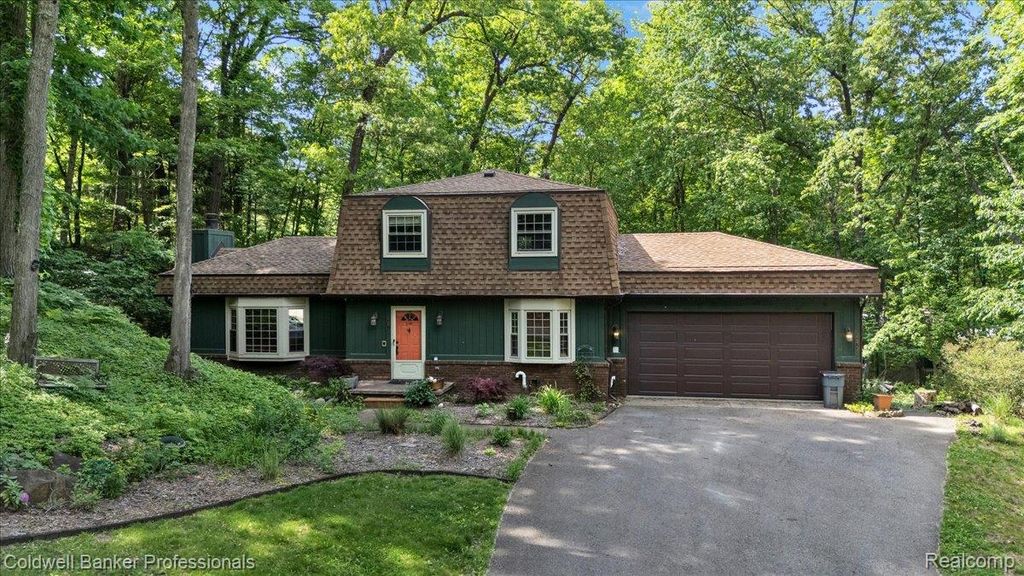 8873 Nepahwin Drive, Independence Charter Township, MI 48348