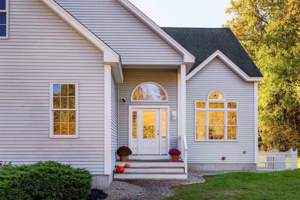 2 Copper Hill Road, Hudson, NH 03051