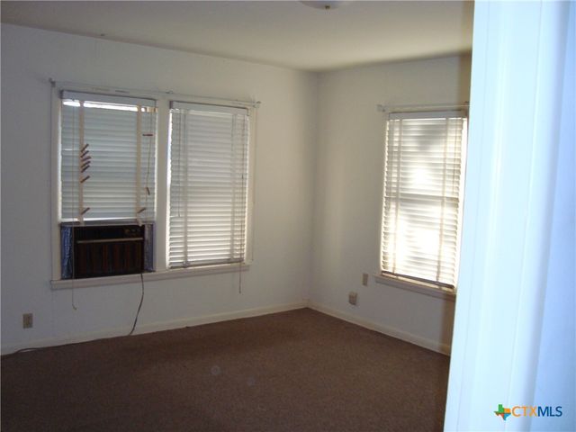 221 Woodland Avenue, New Braunfels, TX 78130