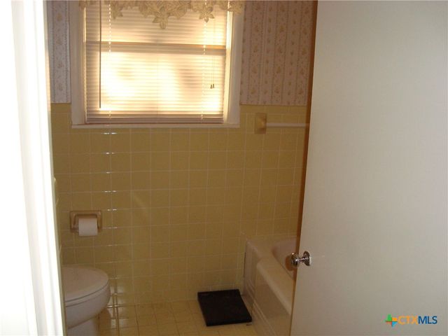 221 Woodland Avenue, New Braunfels, TX 78130