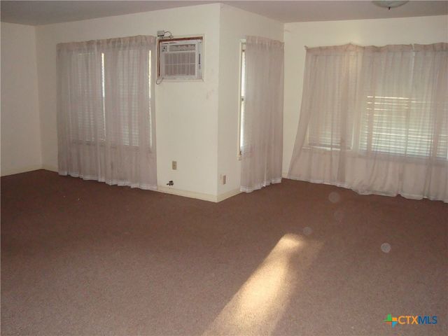 221 Woodland Avenue, New Braunfels, TX 78130