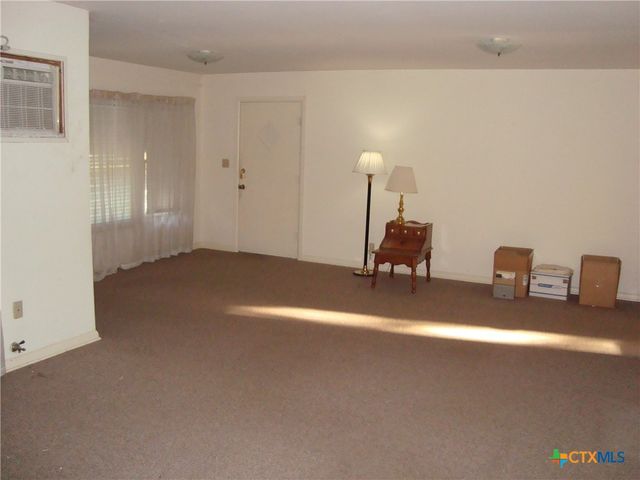 221 Woodland Avenue, New Braunfels, TX 78130