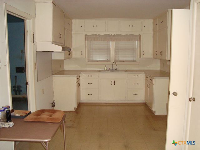 221 Woodland Avenue, New Braunfels, TX 78130