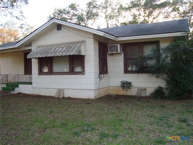 221 Woodland Avenue, New Braunfels, TX 78130