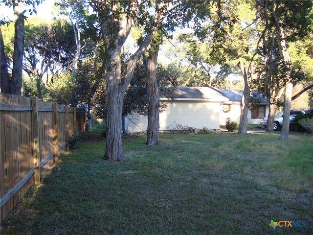 221 Woodland Avenue, New Braunfels, TX 78130