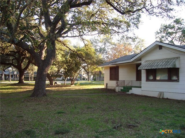 221 Woodland Avenue, New Braunfels, TX 78130