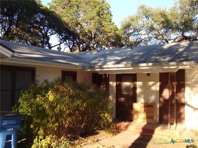 221 Woodland Avenue, New Braunfels, TX 78130