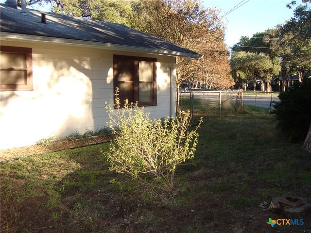 221 Woodland Avenue, New Braunfels, TX 78130