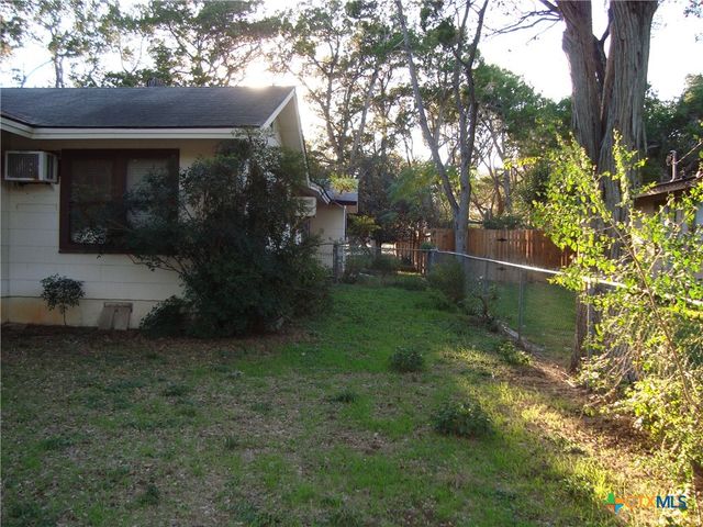 221 Woodland Avenue, New Braunfels, TX 78130