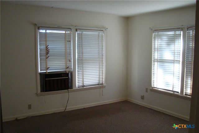 221 Woodland Avenue, New Braunfels, TX 78130