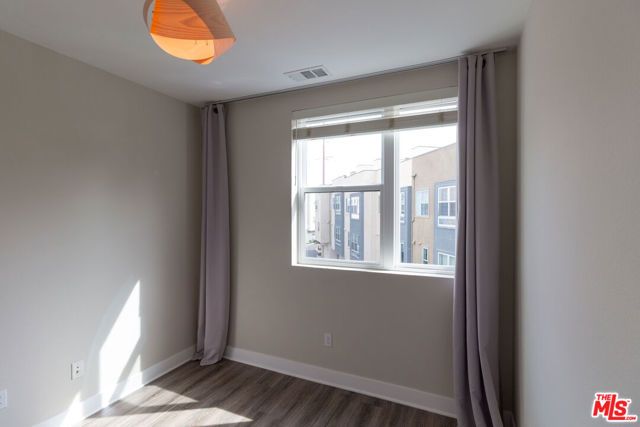 2753 Waverly Drive 1103, Los Angeles, CA 90039