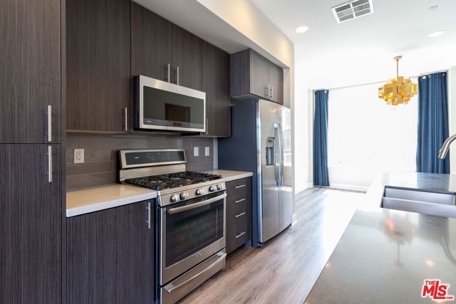 2753 Waverly Drive 1103, Los Angeles, CA 90039