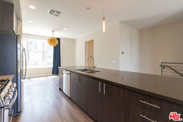 2753 Waverly Drive 1103, Los Angeles, CA 90039