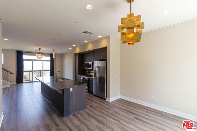 2753 Waverly Drive 1103, Los Angeles, CA 90039