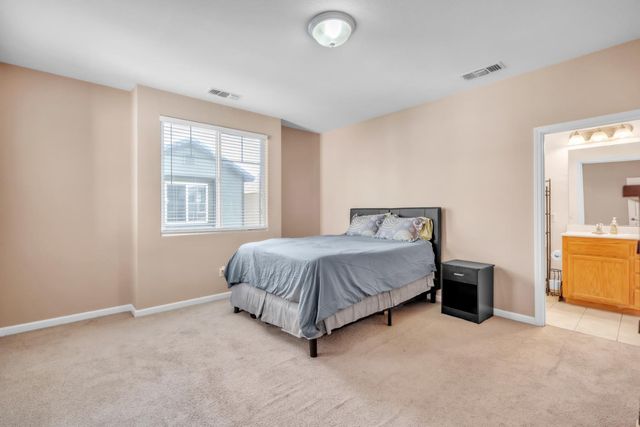 4040 Vittoria Ln, Sacramento, CA 95834