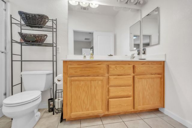4040 Vittoria Ln, Sacramento, CA 95834
