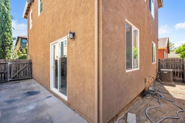 4040 Vittoria Ln, Sacramento, CA 95834