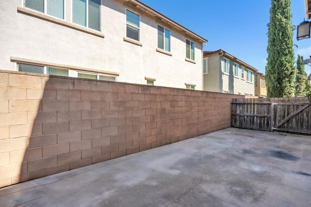 4040 Vittoria Ln, Sacramento, CA 95834