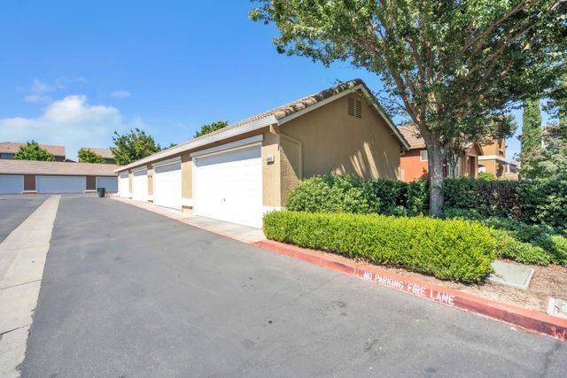 4040 Vittoria Ln, Sacramento, CA 95834