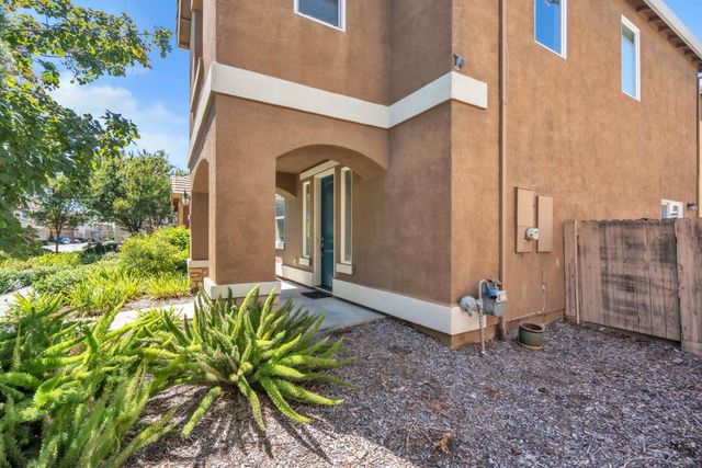 4040 Vittoria Ln, Sacramento, CA 95834
