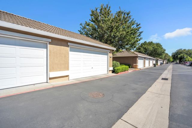4040 Vittoria Ln, Sacramento, CA 95834