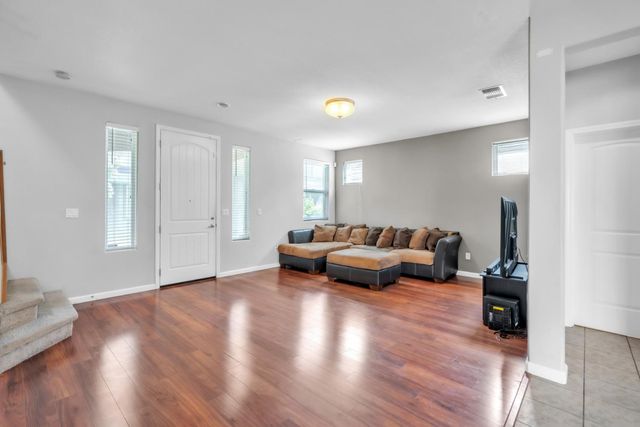 4040 Vittoria Ln, Sacramento, CA 95834