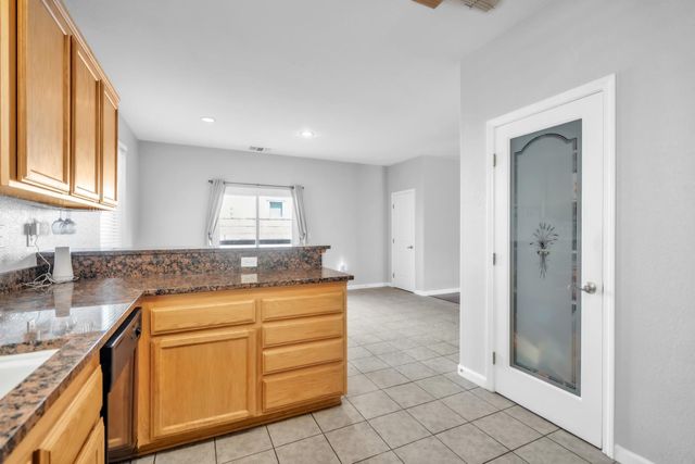 4040 Vittoria Ln, Sacramento, CA 95834