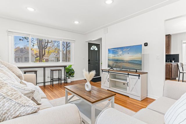 5712 40th Avenue S, Minneapolis, MN 55417