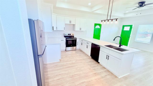 7018 5914 02, Cleveland, TX 77327