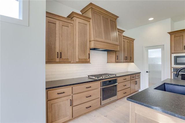 2416 W 179th Street, Overland Park, KS 66085