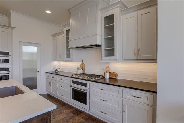 2416 W 179th Street, Overland Park, KS 66085