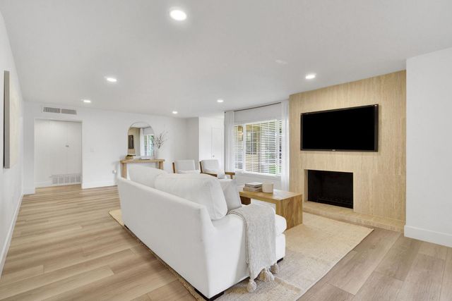 5565 N Winchester Avenue, Fresno, CA 93704