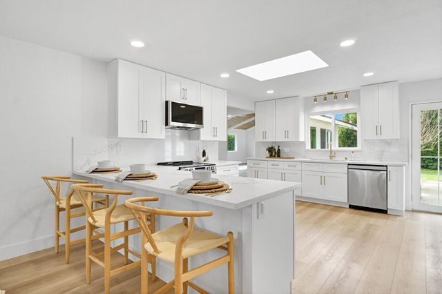 5565 N Winchester Avenue, Fresno, CA 93704