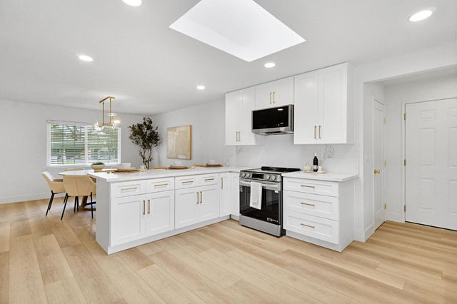 5565 N Winchester Avenue, Fresno, CA 93704