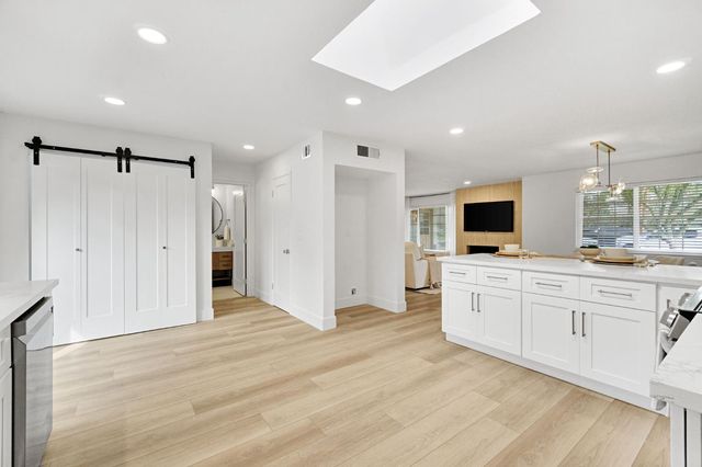 5565 N Winchester Avenue, Fresno, CA 93704