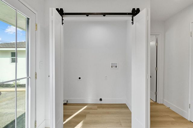 5565 N Winchester Avenue, Fresno, CA 93704