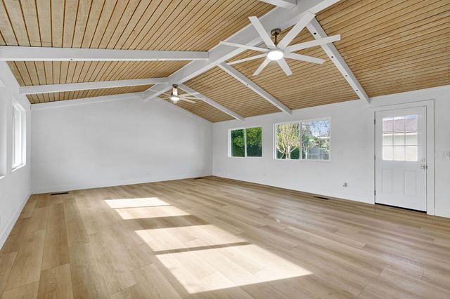 5565 N Winchester Avenue, Fresno, CA 93704