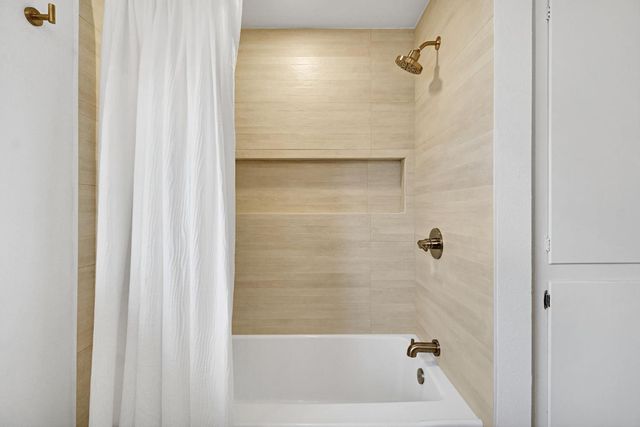 5565 N Winchester Avenue, Fresno, CA 93704