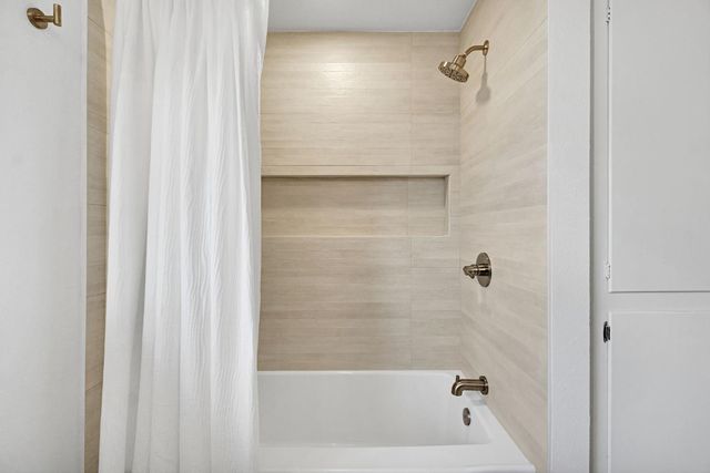 5565 N Winchester Avenue, Fresno, CA 93704