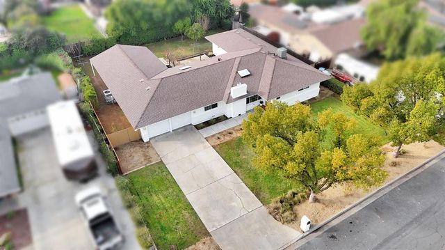 5565 N Winchester Avenue, Fresno, CA 93704