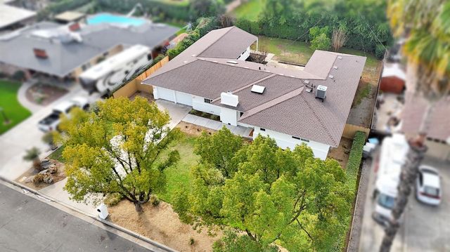 5565 N Winchester Avenue, Fresno, CA 93704