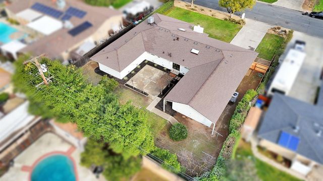 5565 N Winchester Avenue, Fresno, CA 93704